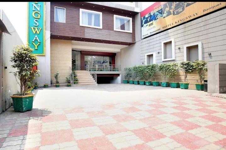 Hotel King'S Way Amritsar Exterior photo